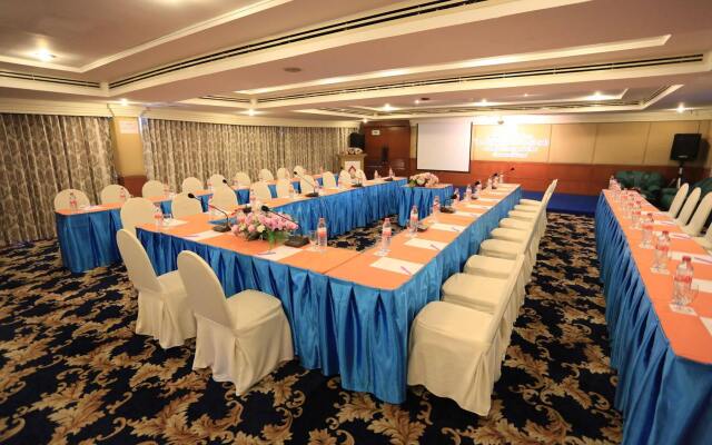 Karnmanee Palace Hotel