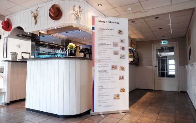 Midnattsol Batnfjord Motell og Kafe