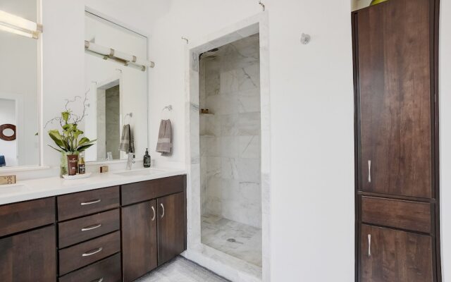 1500 Summit St Townhouse Unit 7