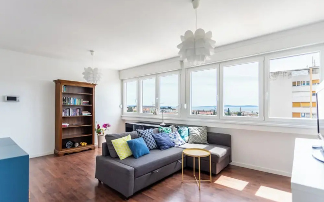 Comfortable apartment with great city and sea view