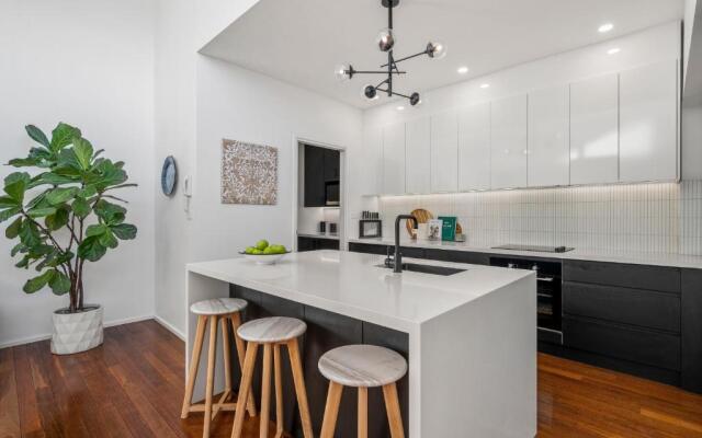 Luxe Jetty Apartment
