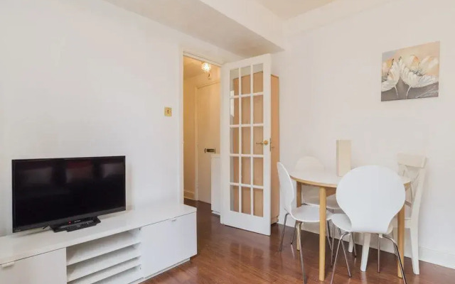 Sloane Avenue Apartment