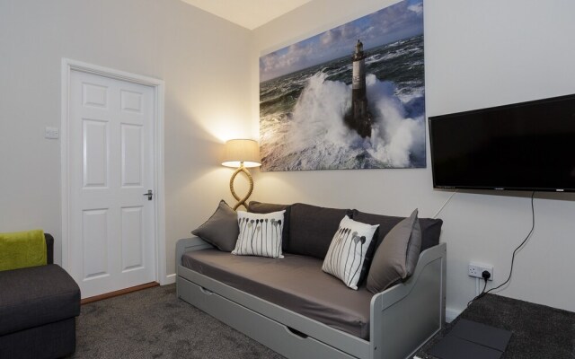 Upper Strand Apartment