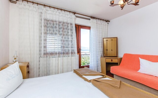 Amazing apartment in Novi Vinodolski w/ 3 Bedrooms