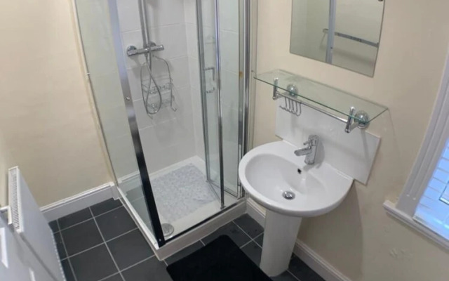 Whitworth Lodge. Sleeps 6 in 3 rooms netflix WIFI