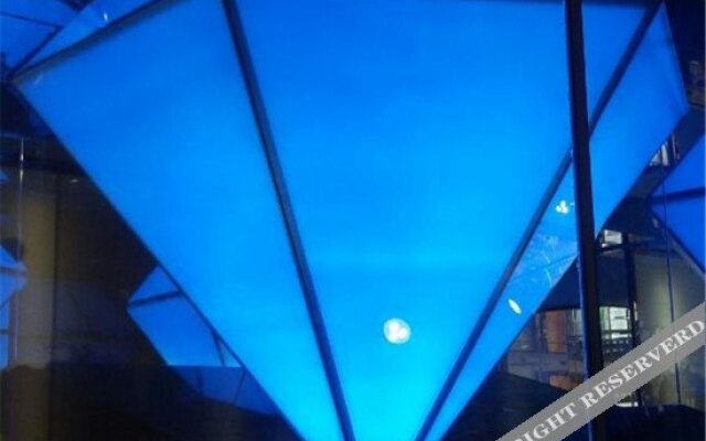 The Night of Paris Holiday Hotel