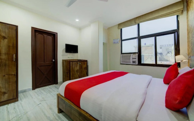 OYO 14892 Hotel Tourista