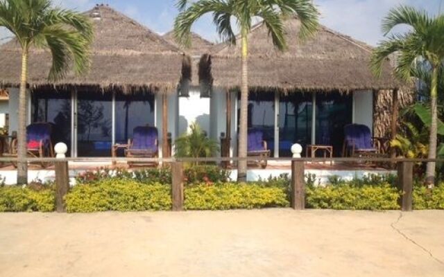 White Beach Bungalows