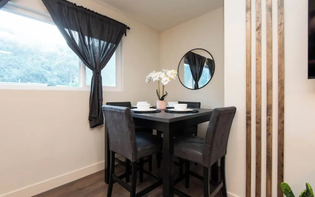 Wonderful 2-BR Apt Near Dodger