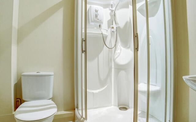 OYO Chase Suites