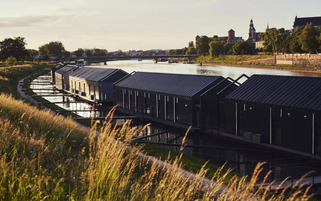 New Port Hotel