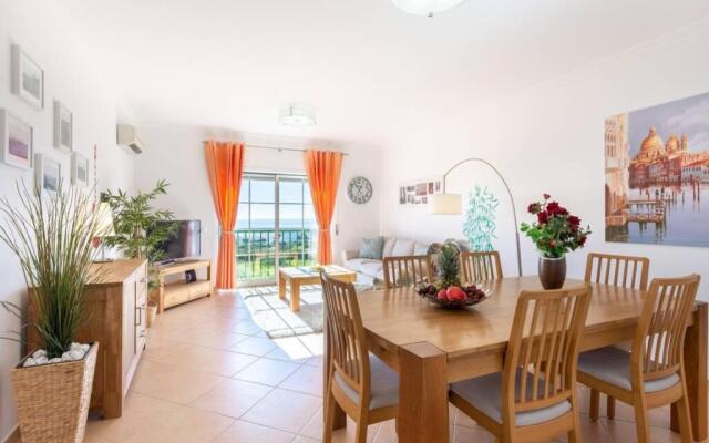 Lovely 2 bedroom apartment including pool, stunning ocean views & beach closeby