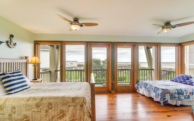 Oceanfront Home w/ Beach Access in Galveston