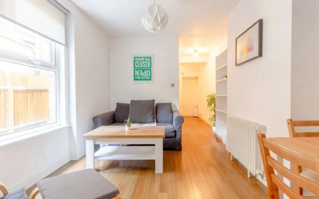 Spacious 2 Bedroom in Gorgeous Camberwell With Garden