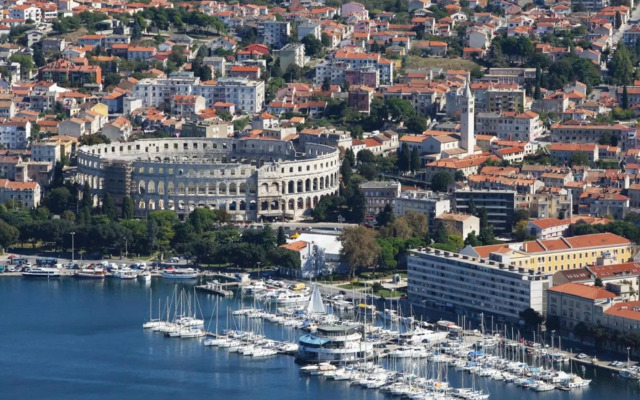 Two Bedroom Apartment Valdebecco for 5 persons