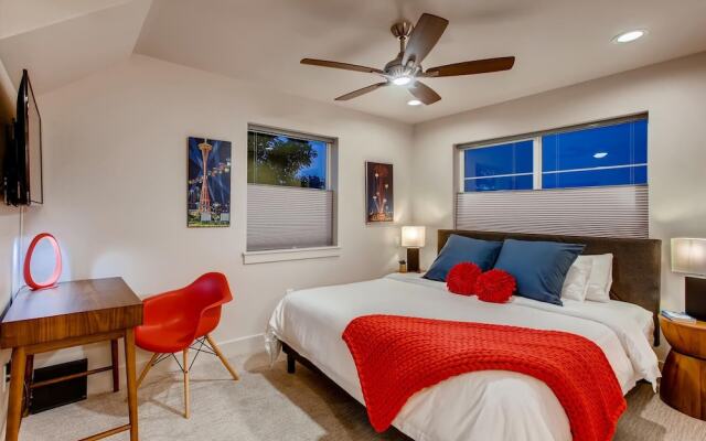 Elegant Townhome Near Old Town, Breweries and River!