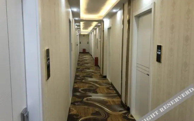 Yuanai Hotel (Yellow Crane Tower Hubu Lane)