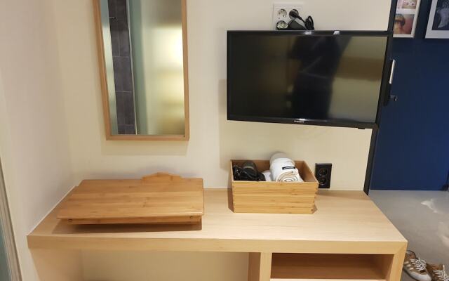 Myeong Artravel Hostel