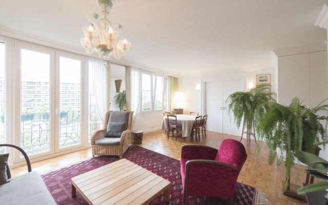 Apartment near Pont de Grenelle