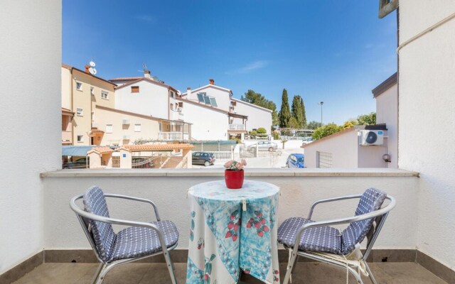 Beautiful Apartment in Stinjan With Wifi
