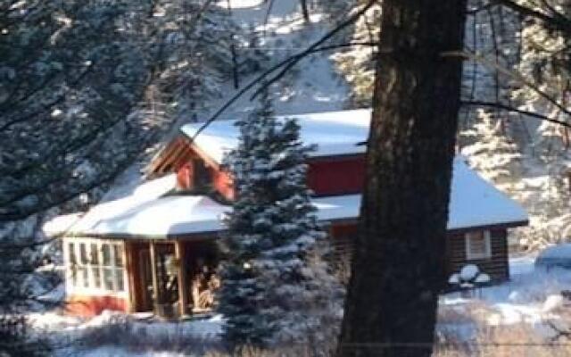 Creekside Cabin