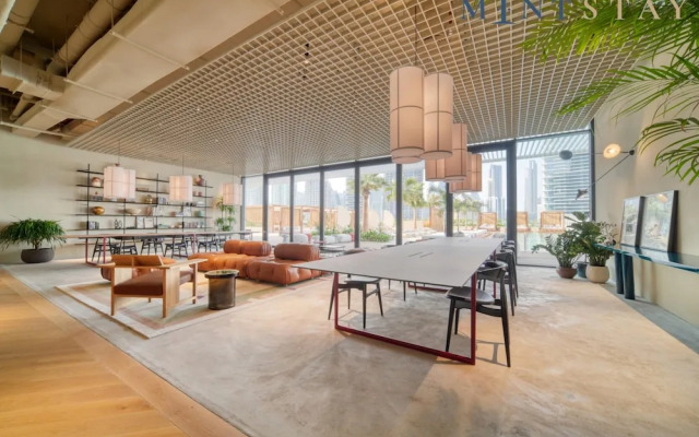 Modern 1BR w Balcony in Business Bay