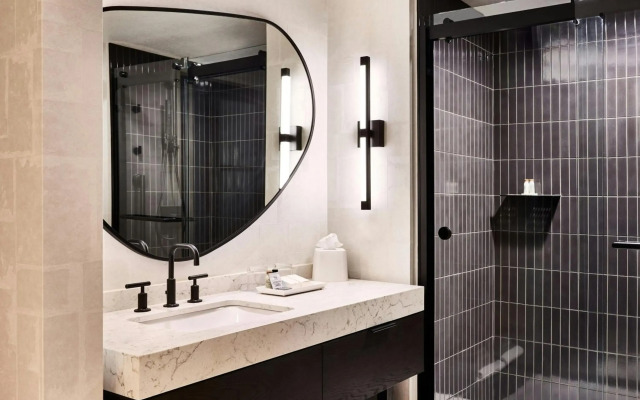 Renaissance® Phoenix Glendale Hotel & Conference Center