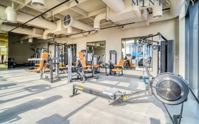 Charming 1BR w Balcony in Business Bay