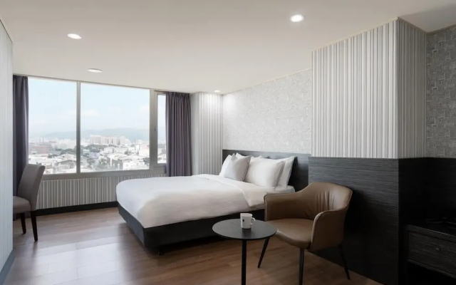 ElEnce Hotel