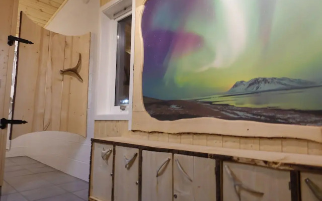 Wild Caribou Wilderness Cabin