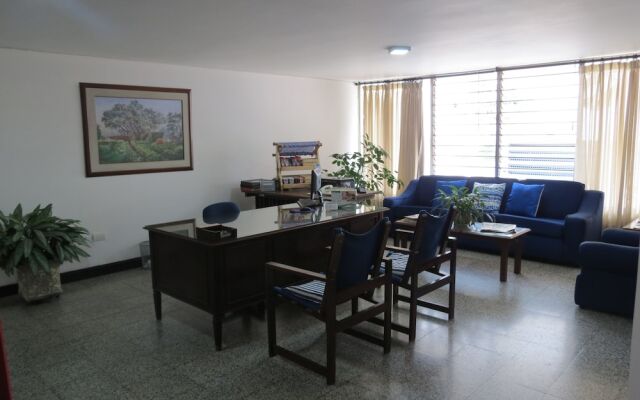 Hotel del Oeste B&B