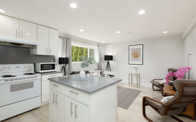 Stylish 1BR Suite in North Vancouver 10 mins ski