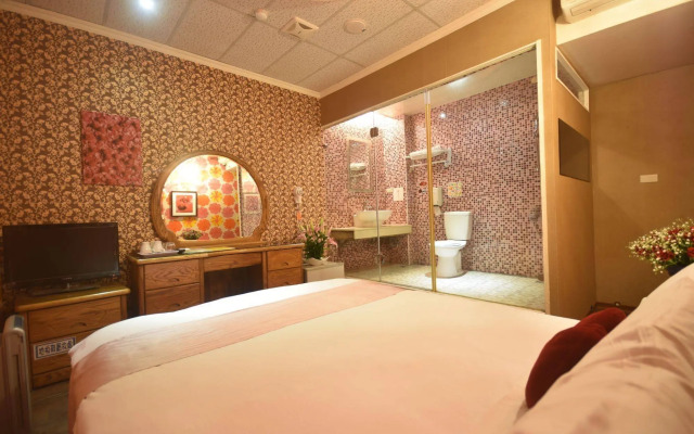 Sun Moon Love Hotel