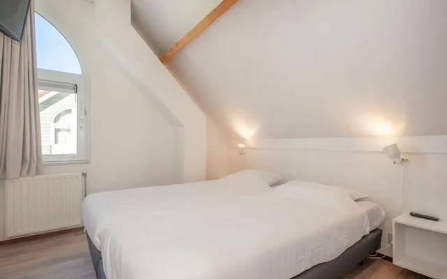 Detached Well-kept Villa With Garden, Near the Beach