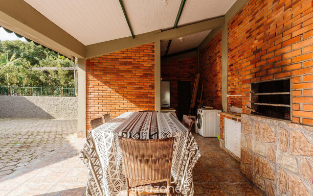 Sobrado agradável c/ churrasq. 90m do mar RDD657