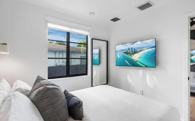 Lux Retreat By Renzzi