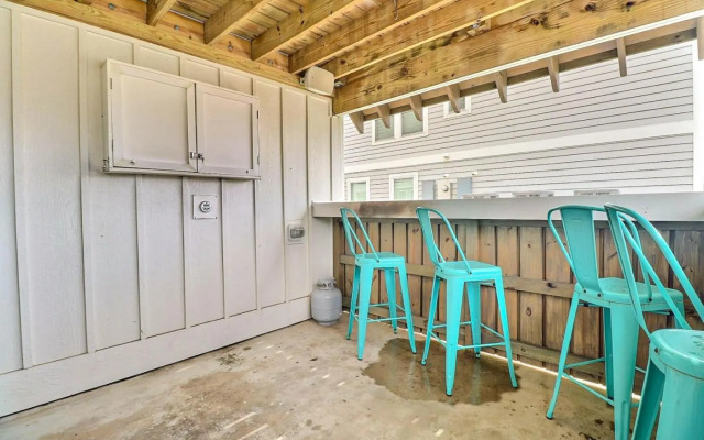 4059 - Bikinis & Martinis