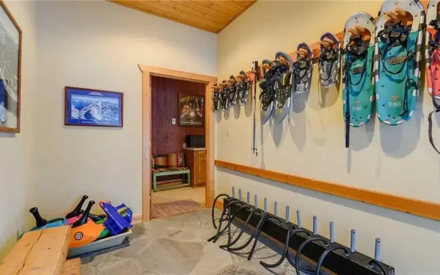 Snowdrift Cabin