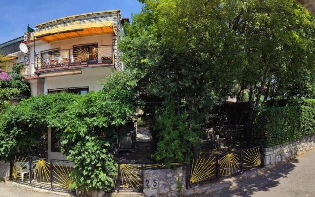Apartments Ivy - 300 m from beach