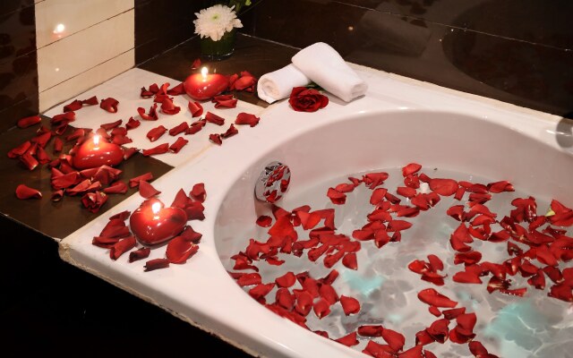 Sunday Qaser Alhamra