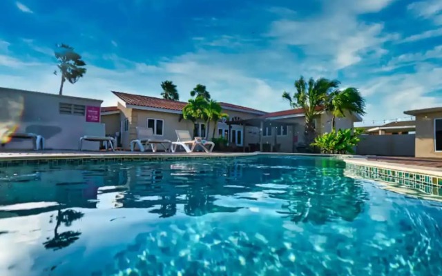 Spacious 6BR Villa w Pool Close2beach Sleeps 16