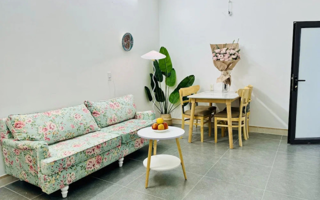 Local Me - Exclusive Centre House