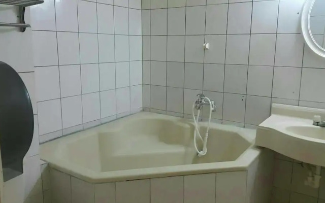Lei Zhiben Hot Spring