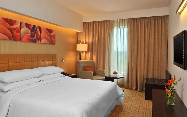 Four Points by Sheraton Hotel & Serviced Apartments, Pune