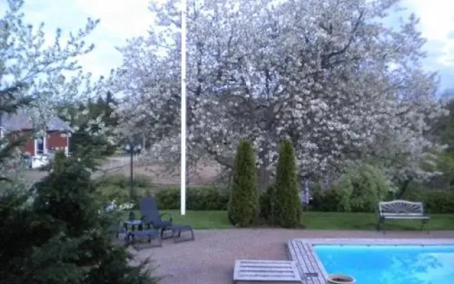 Olstorp Gård Bed & Breakfast