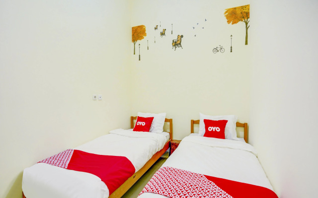 OYO 90173 Innapp Tenggilis Family Residence