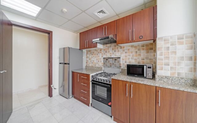 Stunning Business Bay Apartment With Balcony