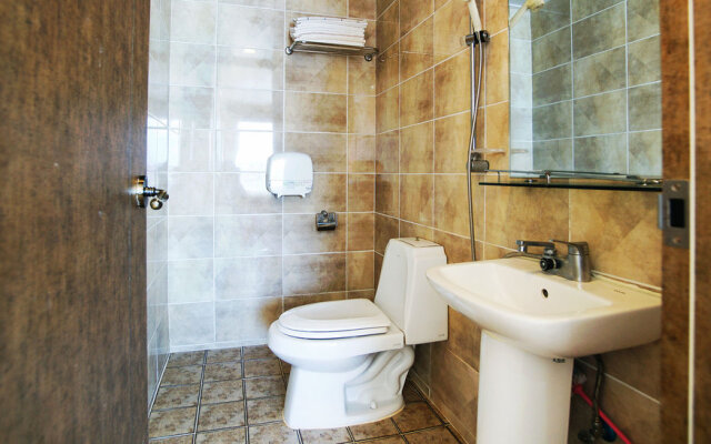 Goodstay Navis Hotel