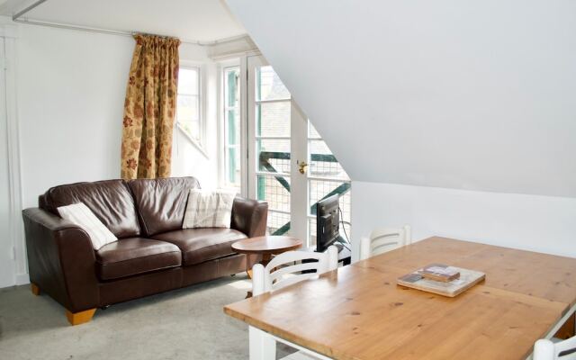 Central 2 Bedroom Flat With Great Views
