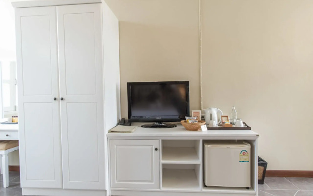 Feung Nakorn Balcony Rooms and Cafe